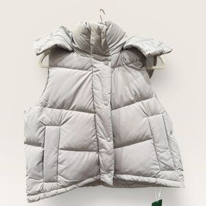 NWT Halara light Grey Puffer Vest High Neck Snap Front Quilted XL Cozy Minimal